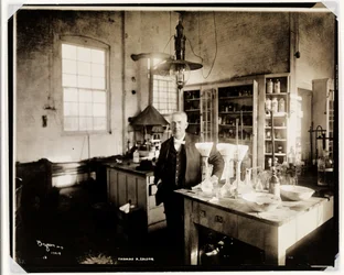 Thomas Edison dans son laboratoire, 1920